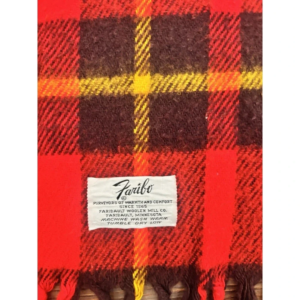 Faribo Red Tartan Plaid 100% Acrylic Blanket Throw Stadium Holiday 54x52‎